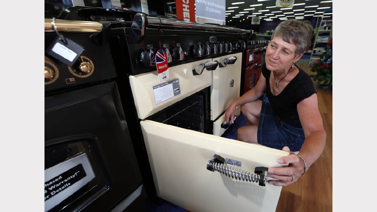 Joanne Vonlanthen from Porepunkah, who is out trying to find a new oven. PICTURE: Kylie Esler.