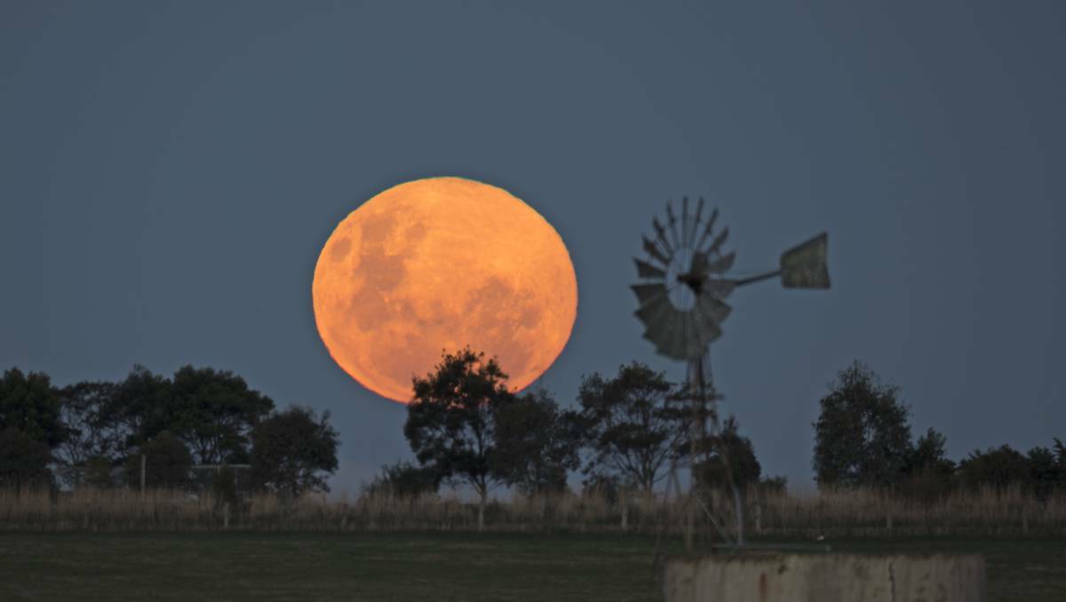 Perry Cho captured the "supermoon" in Warrnambool this week.
