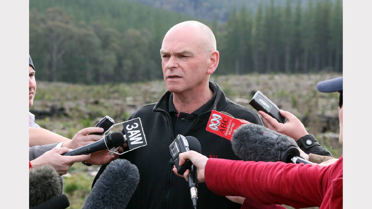 2007 - Detective Sen-Sgt Rowland Legg speaks to media during the search. 