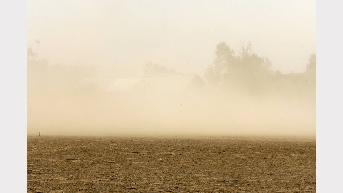 Dust storm at Wahgunyah. April, 2009