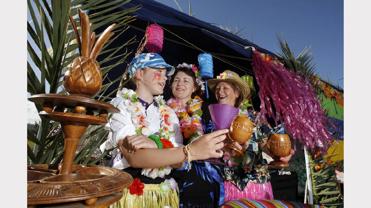 2009 - The Happy Hawaiians Breanna Milthorpe, 12, Bronwyn Holloway and Fern Freund (from Rutherglen and Jindera).