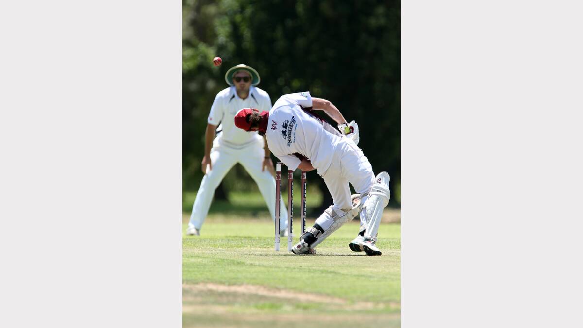 Wodonga batsman Clint De Bortoli received a fair hit to the side of the head after being caught in the line of a Ryan de Vries delivery.