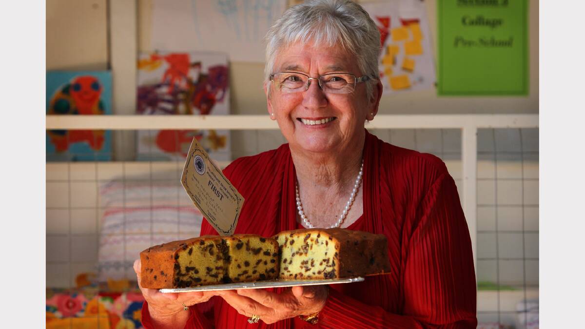 Margaret Voss, formerly of Walbundrie, now Albury, and her prize-winning sultana cake entered in the show.
