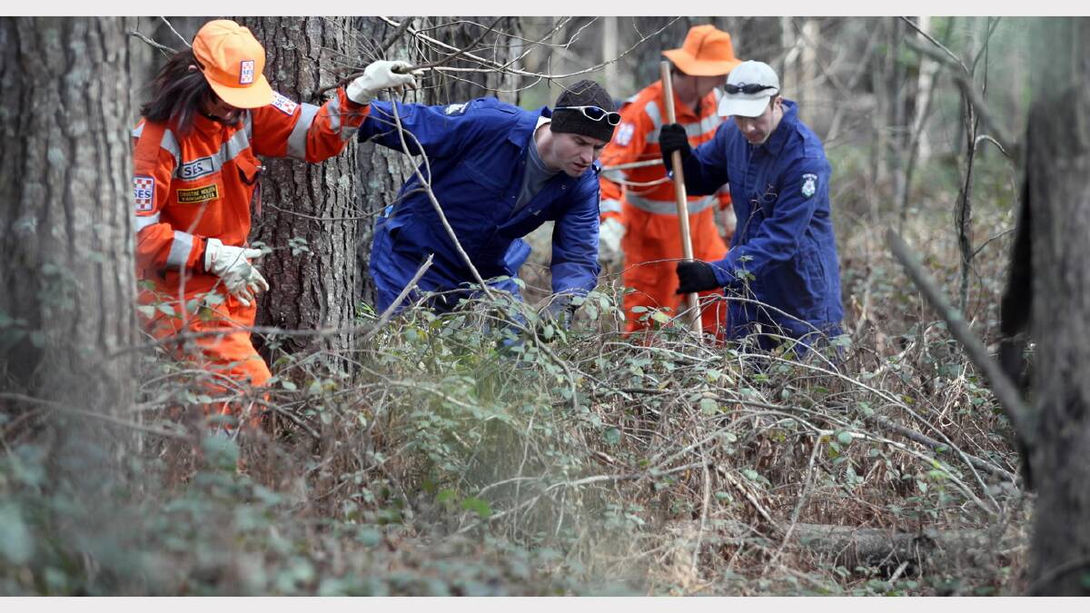 2007 - Police and SES members work together in the search. 