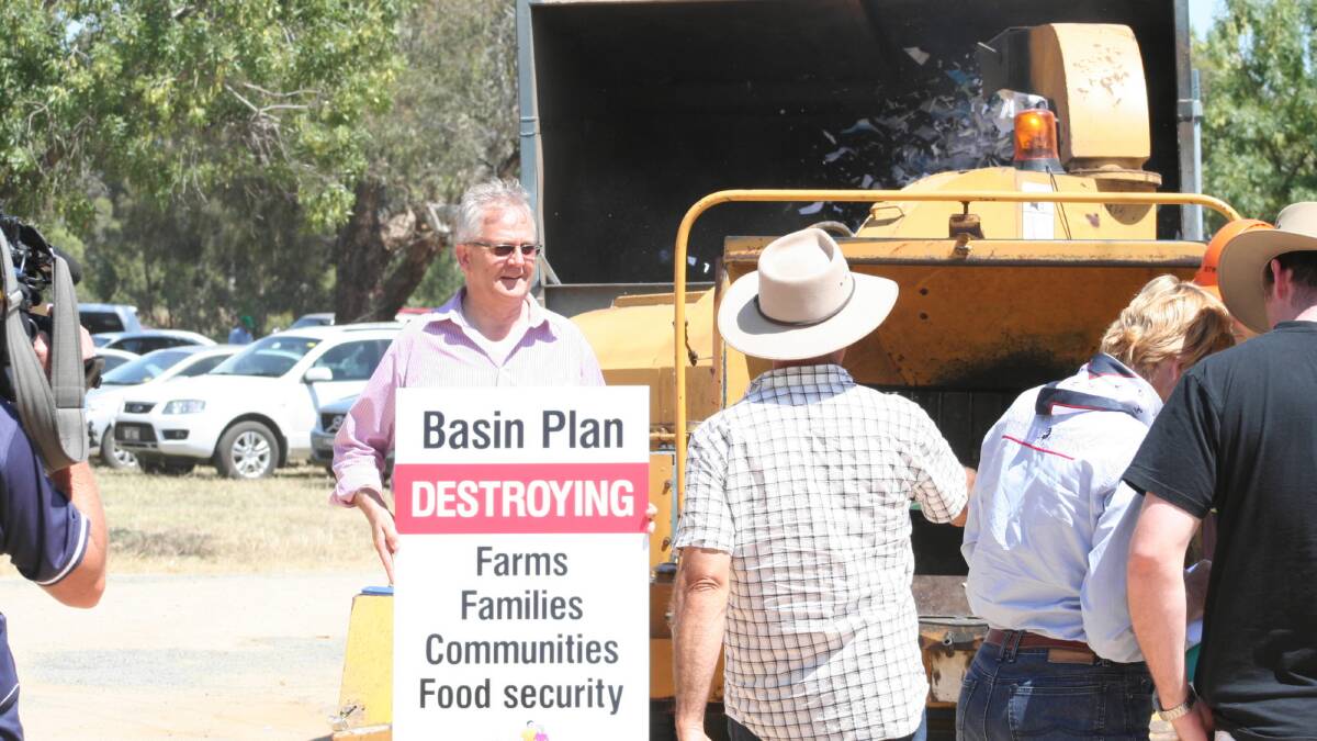 Ken Trewin showed how he felt about the draft Murray Darling Basin Plan in 2011, while people pulped copies of the documents in a wood chipper. 