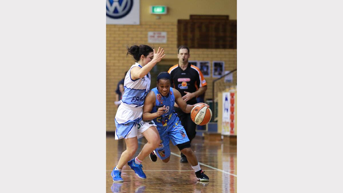 Lady Bandit Lonnika Thompson in action. Picture: JOHN RUSSELL