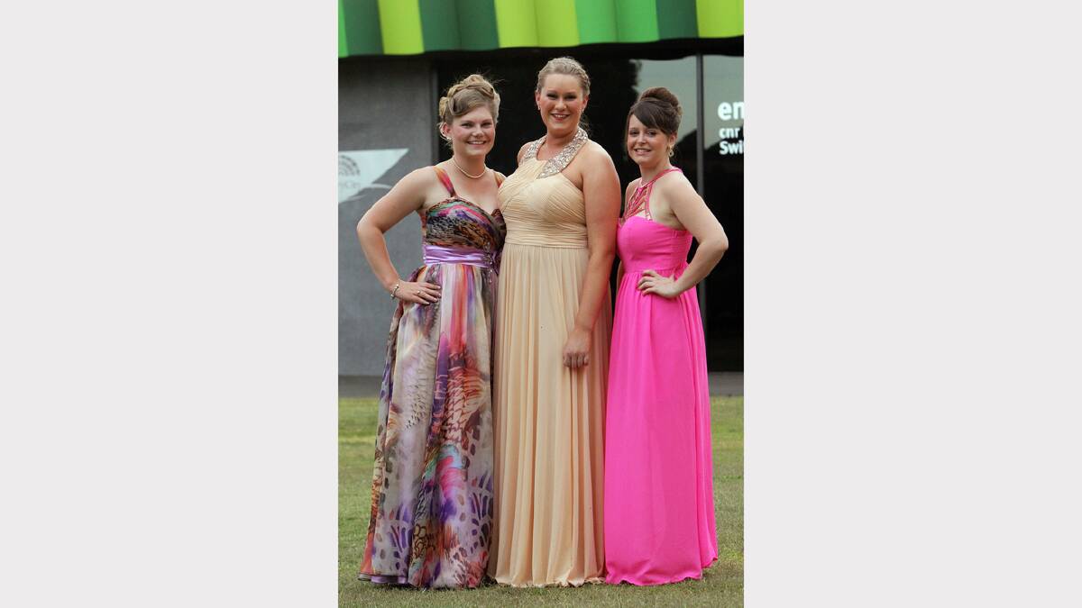 Wodonga Senior Secondary College graduation - Jess Kirkbride, Natasha Jovetic and Erin Lannen