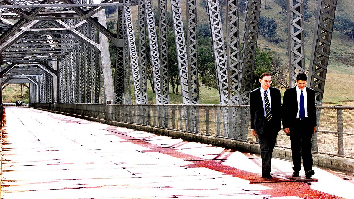 Then premiers Bob Carr and Steve Bracks on the Border in 2001 to discuss plans for Albury and Wodonga to merge into one city. Picture: KATE GERAGHTY