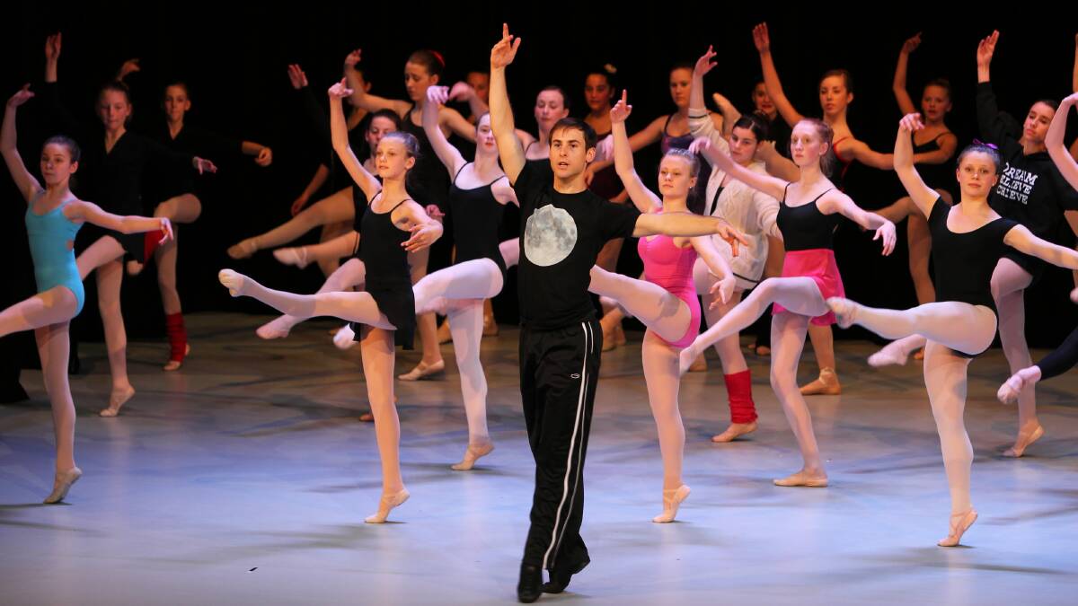 1. Melbourne Ballet Company's Michael Braun held a workshop in Wangaratta. Picture: MATTHEW SMITHWICK