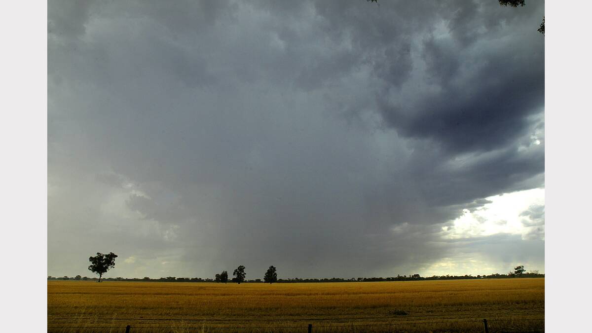 Storms building on the Riverina Highway near Walbundrie.