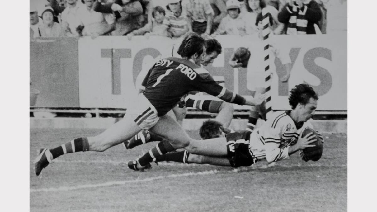 Mike Eden scoring for Manly in a game against Eastern Suburbs in 1982.