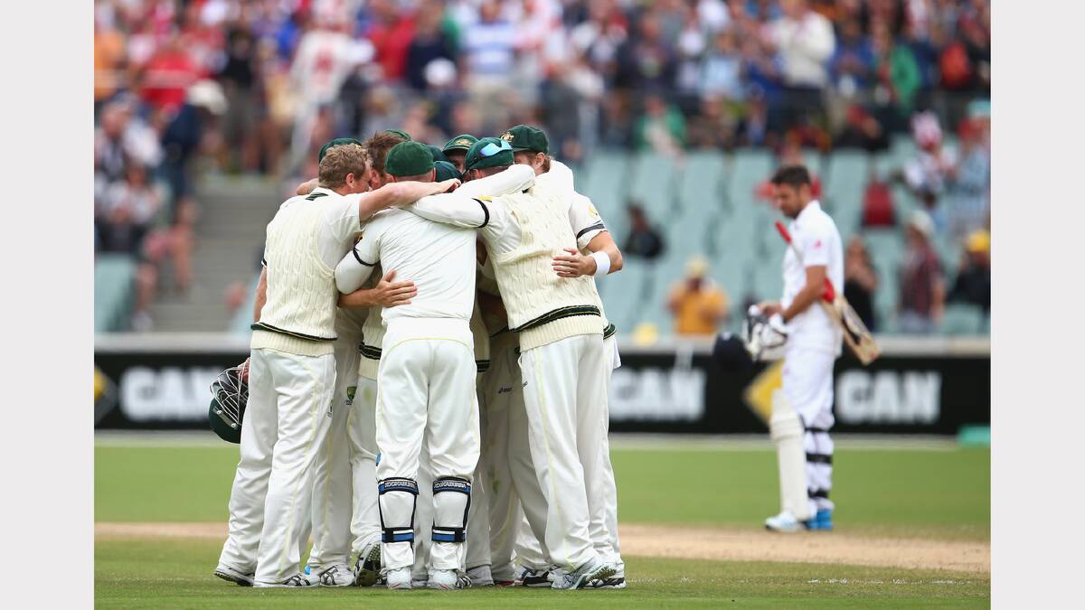 Australia celebrate victory after Ryan Harris of Australia claimed the final wicket of Monty Panesar of England. Picture: GETTY IMAGES