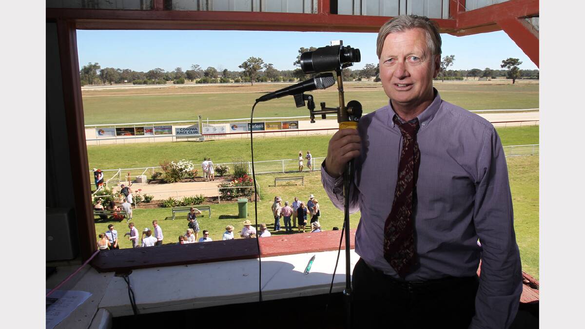  Corowa race caller Paul Francis kept crowds on the money all day. 