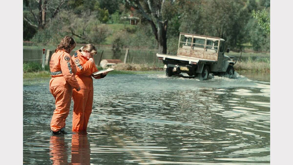 SES volunteers Mary Lawson and Tracey Blank check rising water levels at Doctor's Point. Picture: ALEX MASSEY