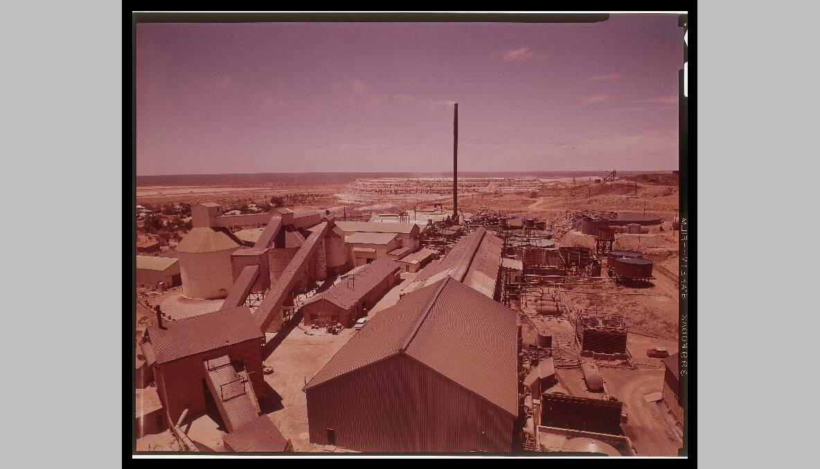 Gold mine in Western Australia, 1945. Photo: National Archives of Australia