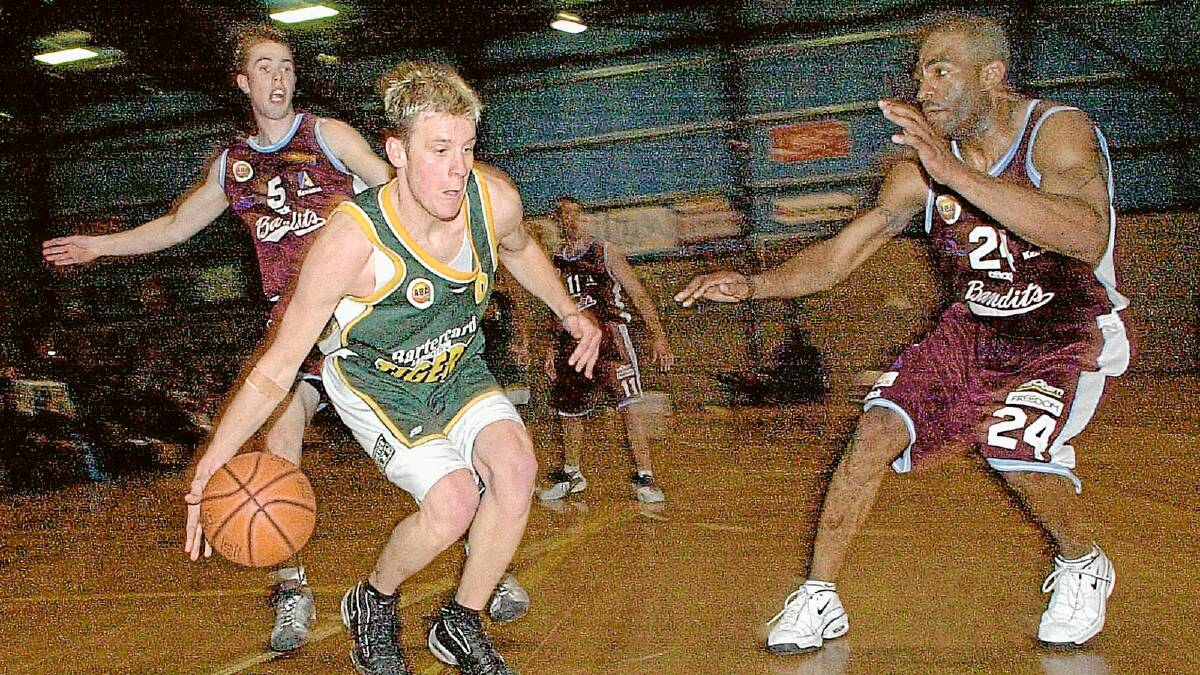 Nick Payne and Allen McCowan in action against Launceston in 2001.