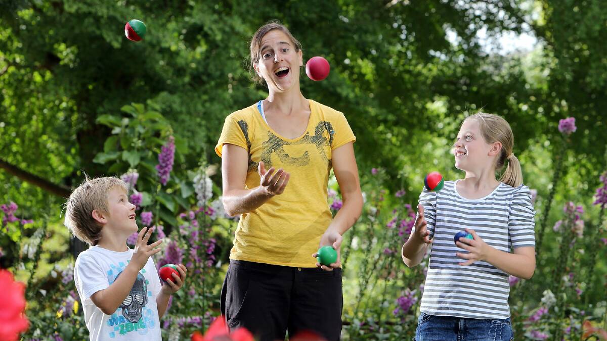 Albury’s Thomas Taylor, 9, Goele Schmitz and Matilda Fiddes, 10, brush up on their juggling skills before the Picnic in the Gardens. Picture: KYLIE ESLER