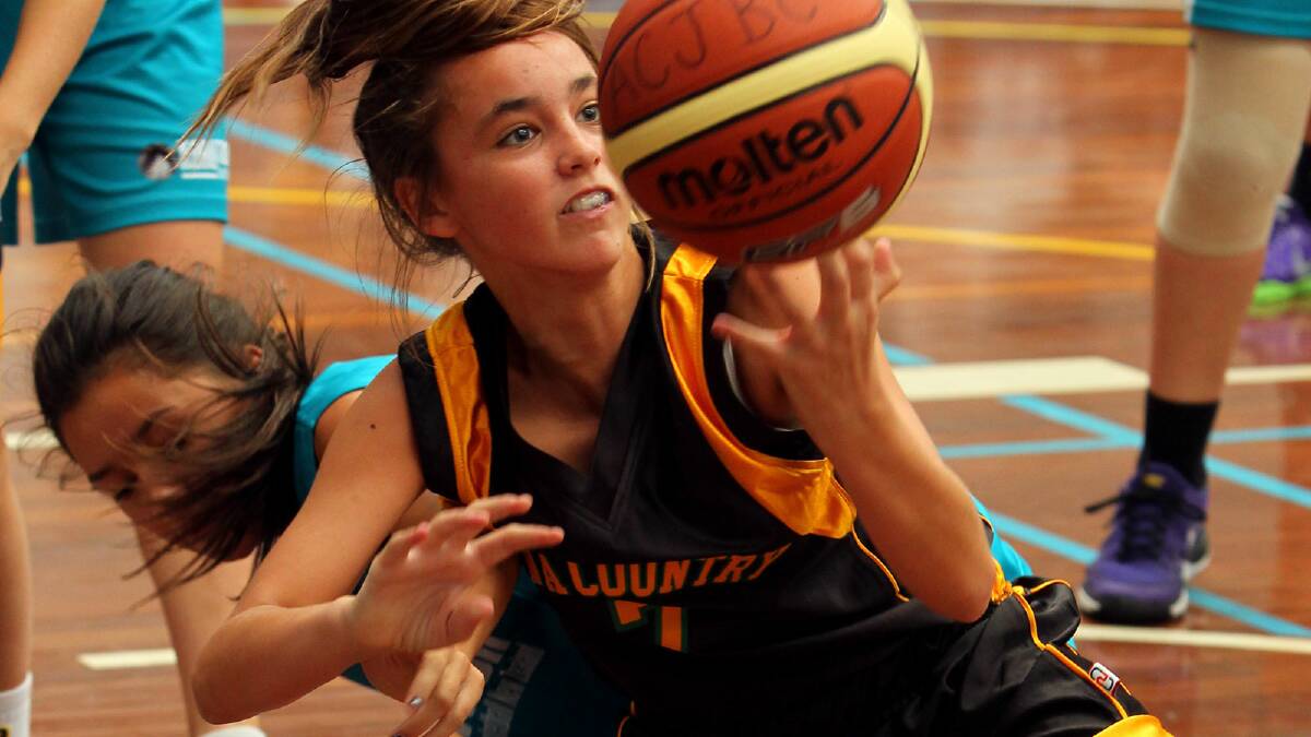 When it comes to concentration under pressure, there was no faulting West Australia’s Kirsty Scarle at the Wodonga Sports and Leisure Centre during an under-14 match against NZ Koru. Pictures: MATTHEW SMITHWICK