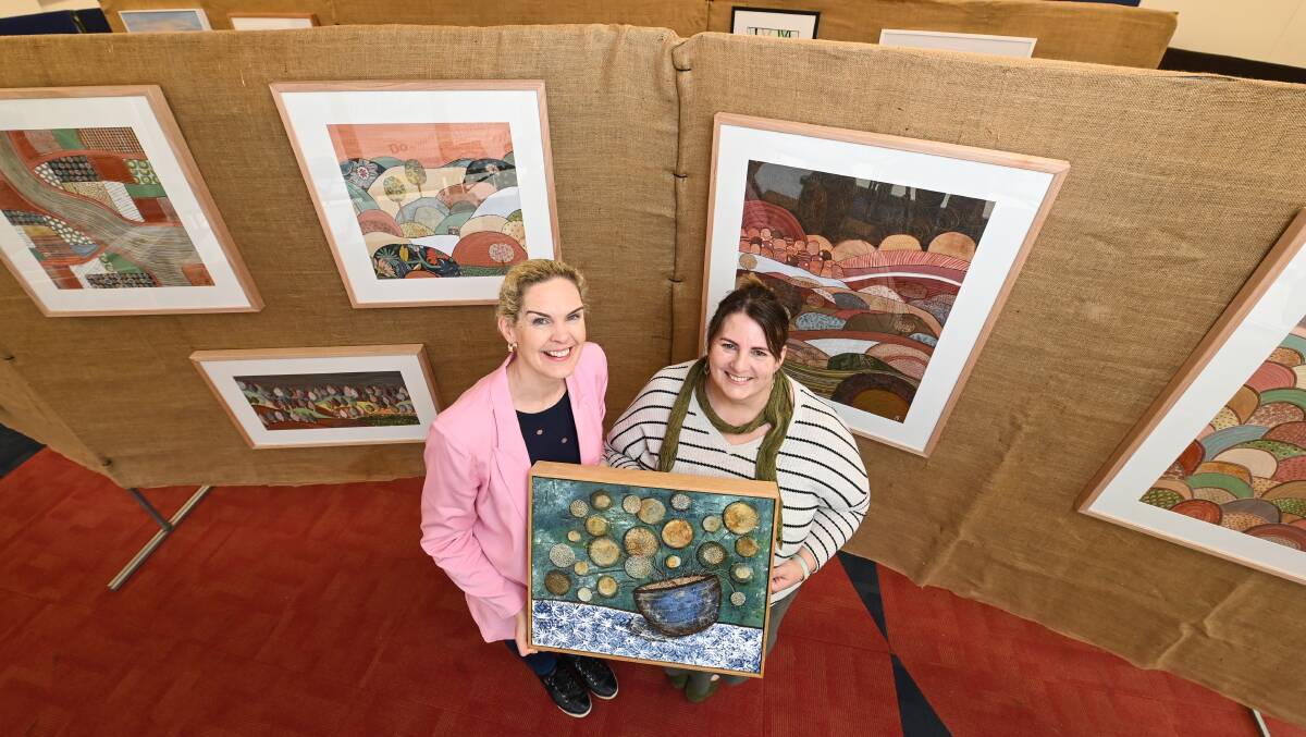EXHIBITION'S BACK: Art show co-ordinator Rhonda Lockhart and Feature Artist Wangaratta's Melissa Johns are pictured with Melissa's artwork which is first prize in the raffle. Picture: MARK JESSER