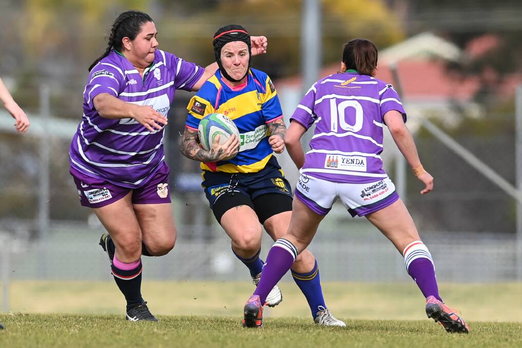 MIND THE GAP: Jade Batten, who stepped up to play in the Steamers front row, looks to get between two Leeton players. Picture: MARK JESSER