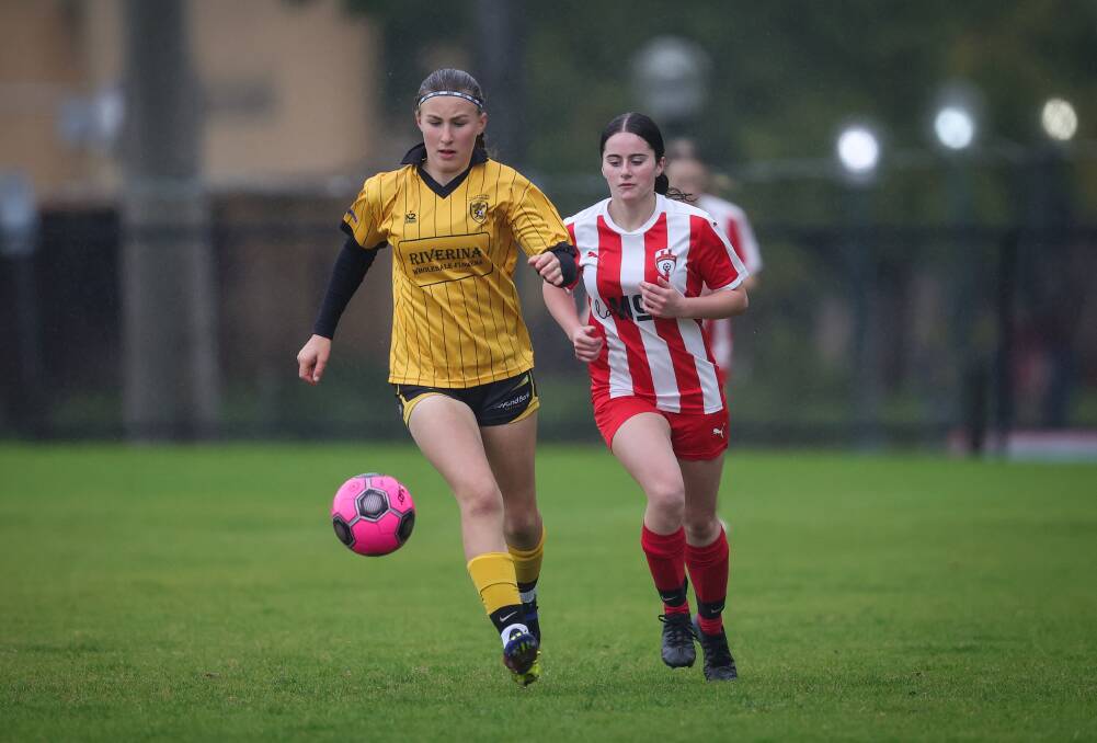 Rylee Steele gets control of the ball in midfield for Albury Hotspurs against Wodonga Diamonds at La Trobe University. Picture by James Wiltshire