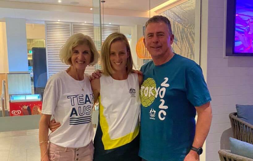 Ellie Pashley with mum Pauline and dad Brendan before flying to the Tokyo Olympics.