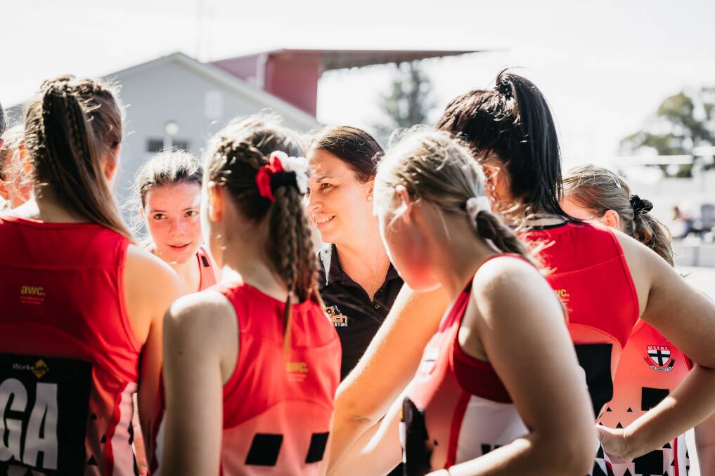 KEY MESSAGES: Netball co-ordinator Kaly Smith gives a team talk. Picture: SHYNAE KENNEDY