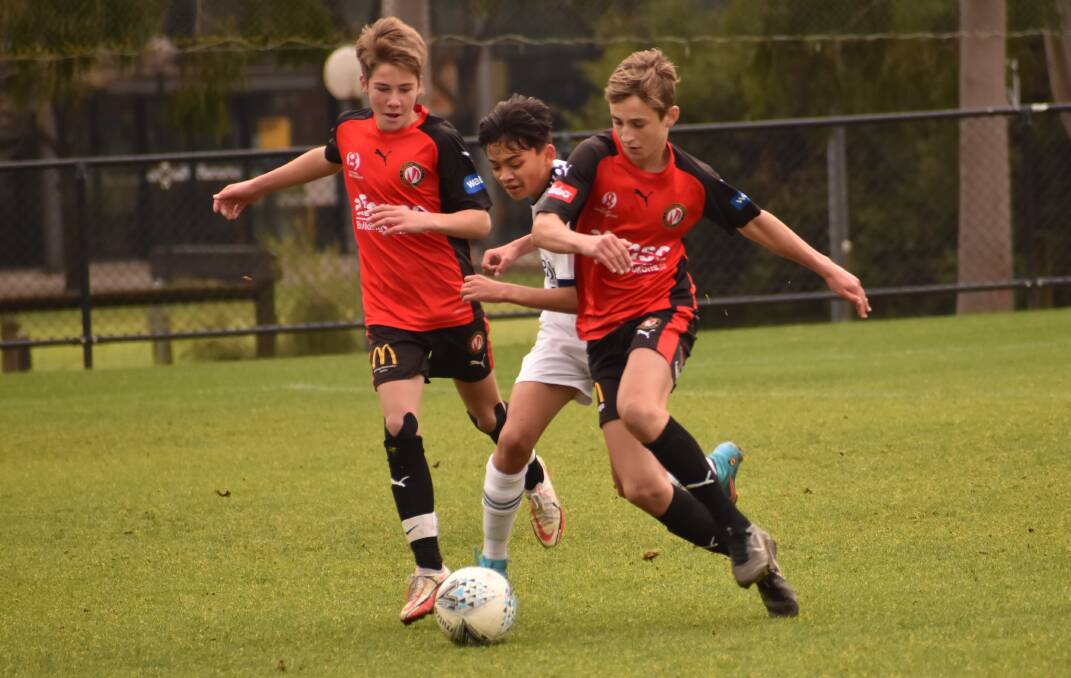 Darcee Westerlo and Buddy Randall battle for possession against Oakleigh Cannons.