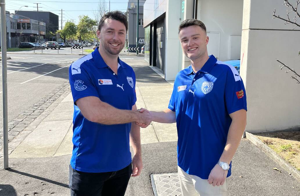 Roos coach Steve Owen has secured the signature of midfielder Connor Leslie.