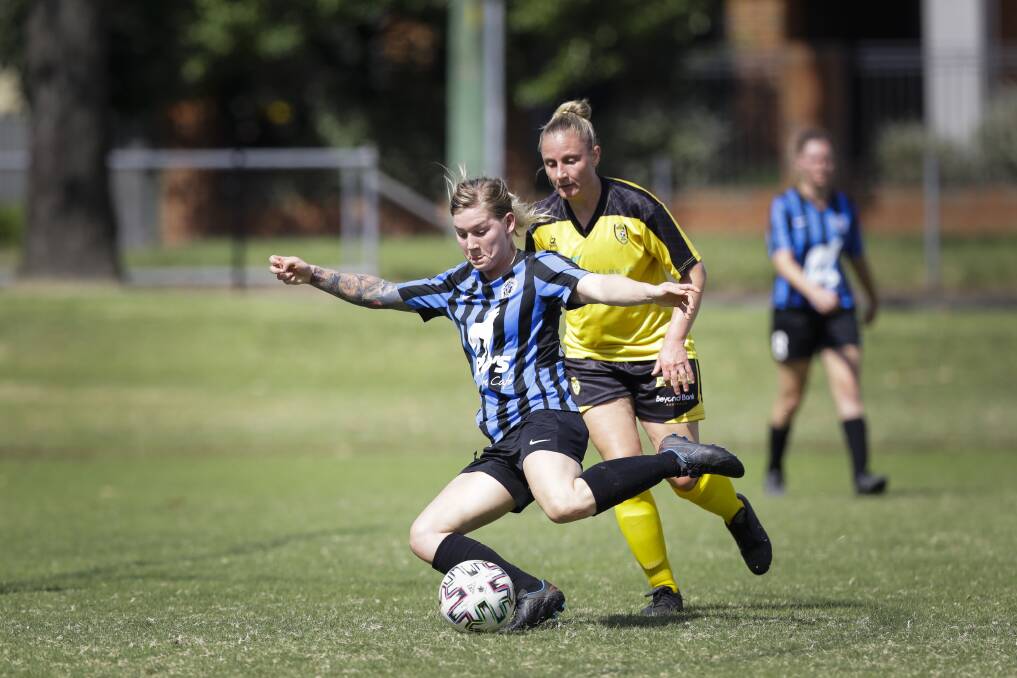 Myrtleford's Sherry Brown looks for a team-mate. Picture: ASH SMITH