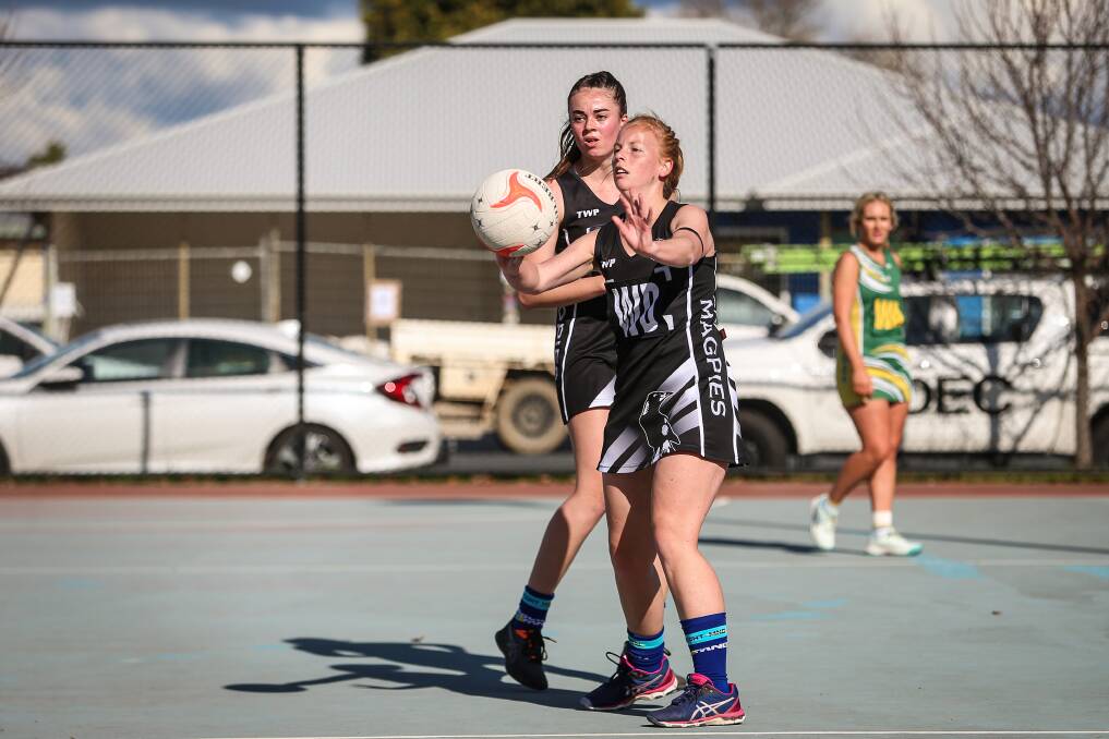Murray Magpies secretary Jessica Black looks for a team-mate on the netball court. Picture: JAMES WILTSHIRE