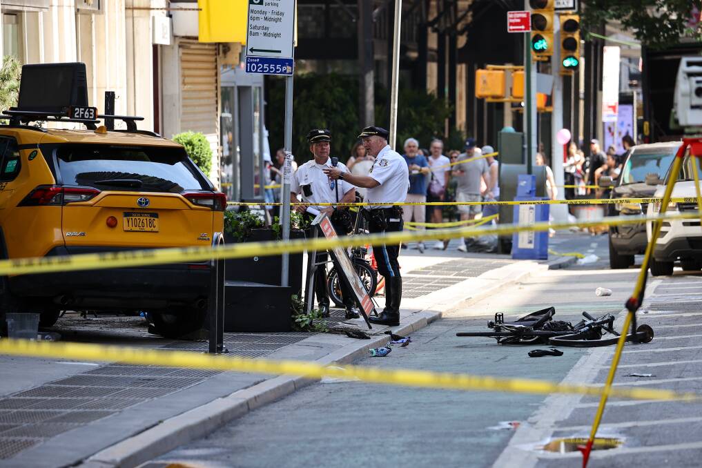 ACCIDENT: A taxi jumped a curb in New York's Flatiron District, injuring six people at least three of them critically on June 20 in New York City, United States. Photo: Tayfun Coskun/Anadolu Agency via Getty Images
