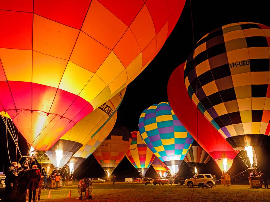 SPECTACLE: The popular Balloon Glow will light up the sky after sunset at Wangaratta Turf Club on March 26 . Picture: SUPPLIED