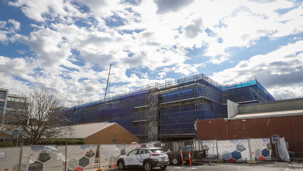 Work on Zauner Construction's $80 million 590 tower and multi-level car park in central Albury has made a strong start. Picture by James Wiltshire.