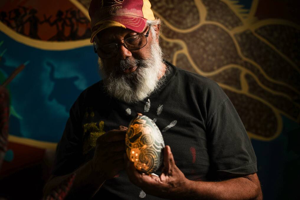 Uncle Tunny says there's something peaceful about carving emu eggs that he loves. The idea is to scrape, scratch and carve away the outer layers of the shell to reveal shades of blue, blue-green, brown, grey and white. 