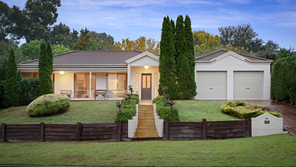 About 40 people came to the auction of this two-bedroom West Albury home on Southern View Drive which was bought under the hammer for $535,000 yesterday. 