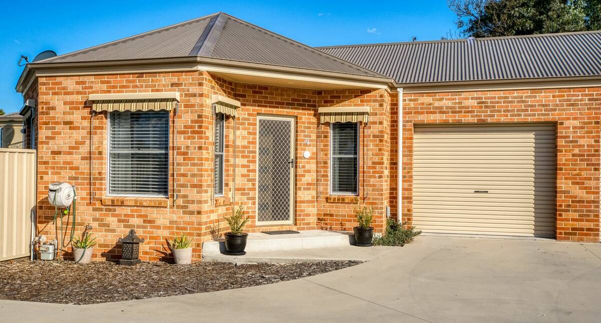 A two bedroom townhouse in Wood Street, Albury, available for $60,100 below the median price of measured areas. Picture: WODONGA REAL ESTATE BEST AGENTS