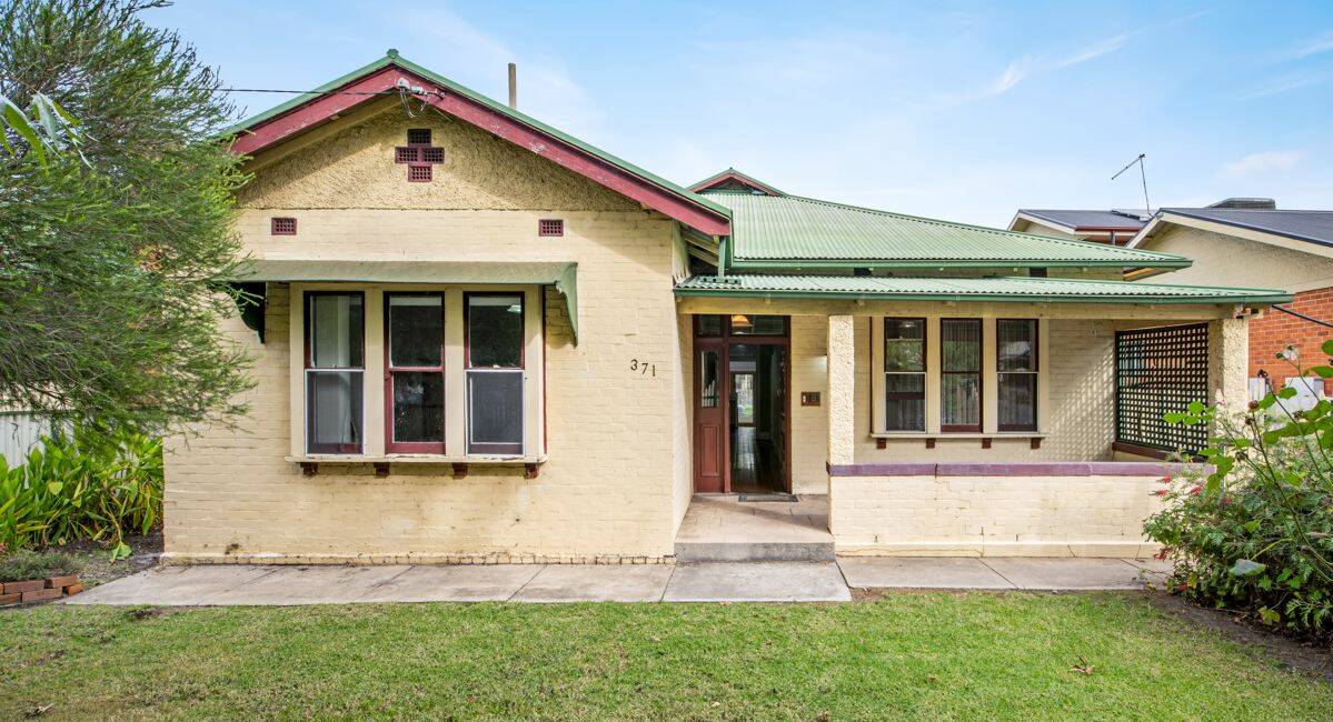 A four bedroom house for sale in North Street, Albury. At $575,000 it's more than $100,000 above the median price of compared regions. Picture: RISE REAL ESTATE