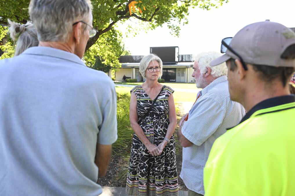 Indi MP Helen Haines speaking with members of the Dederang lithium battery opposition group, Friends of the Kiewa and Alpine Valleys Inc. Picture by Mark Jesser