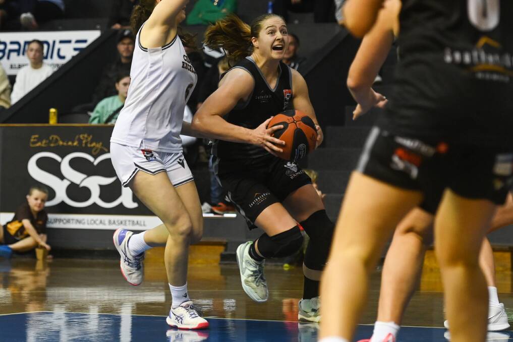 Mikayla Pivec in action for the Bandits against the Centre of Excellence during the 2023 NBL1 East season. File picture by Mark Jesser