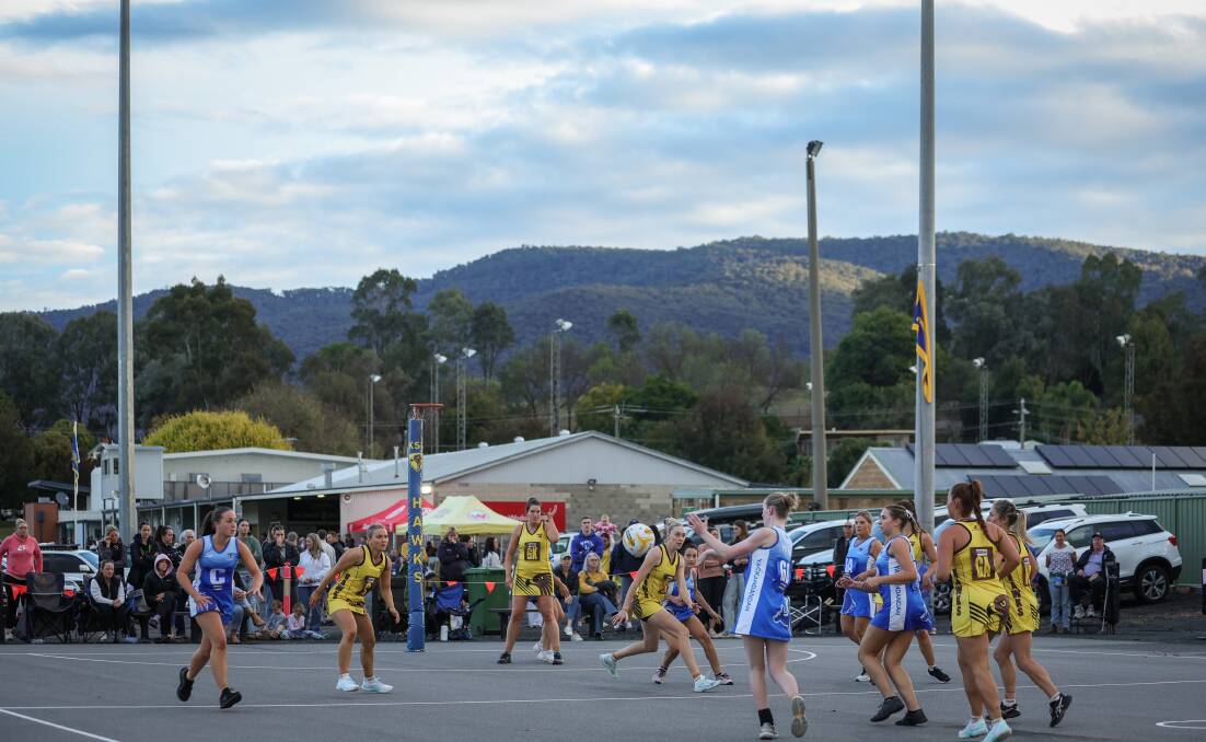 Kiewa-Sandy Creek and Yackandandah went head to head in an evening match to kick-start round one of the TDNA competition. Picture by James Wiltshire