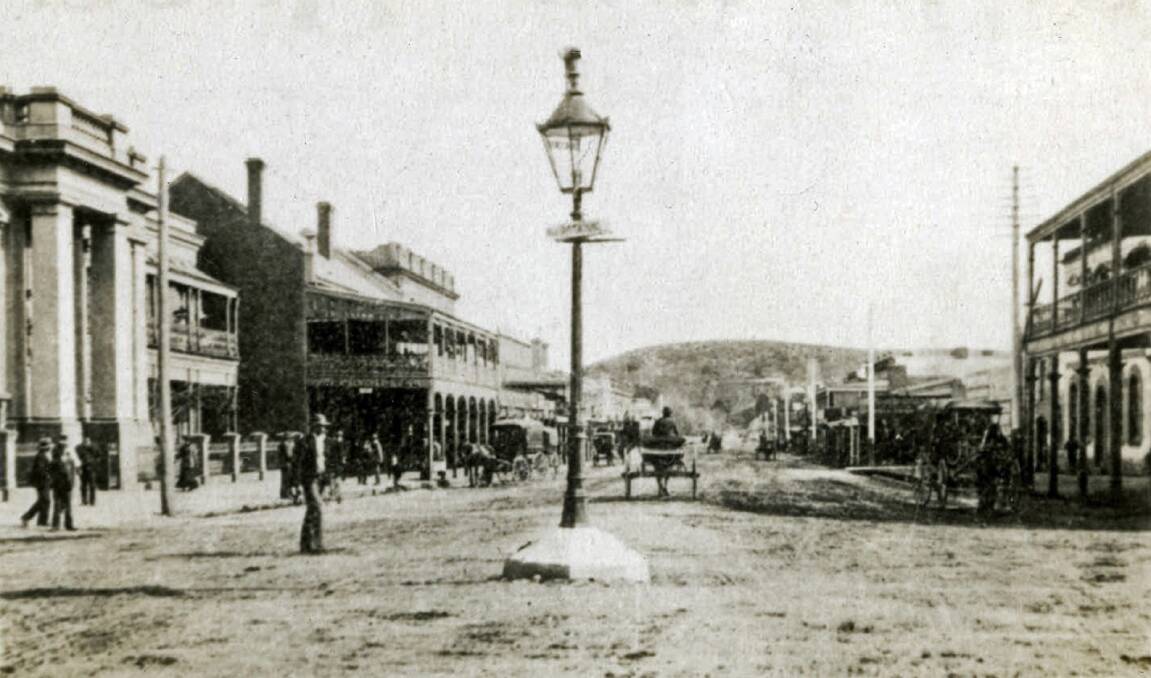 LIGHT RELIEF: A Sugg lamp in the centre of the Dean and Kiewa streets intersection, looking west, circa 1900. These replaced the kerosene and wicks.