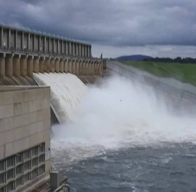 PIC OF THE DAY: @greymillies: Hume dam overflowing (via Instagram)