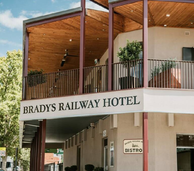 Albury hospitality workers offered $100 for COVID-19 jab