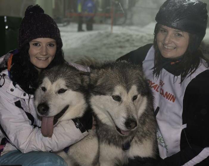 SNOW DOGGIES: Euroa competitor Alicia Broad with Goulburn Valley musher E'vette Levett after competing at Falls Creek on Saturday night. Picture: JIRI CECH