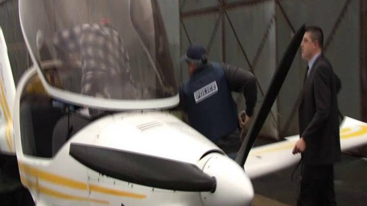 VIDEO: Police descend on drug-laden plane at Deniliquin