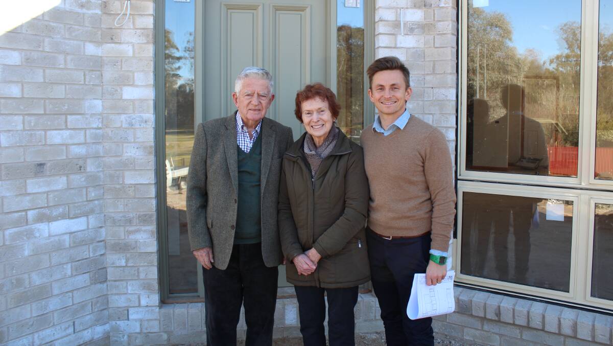 Joshua Baker (right) with Robert and Margaret Robinson who chose B&H Homes to build a superior home in Wodonga to suit their downsizing requirements.