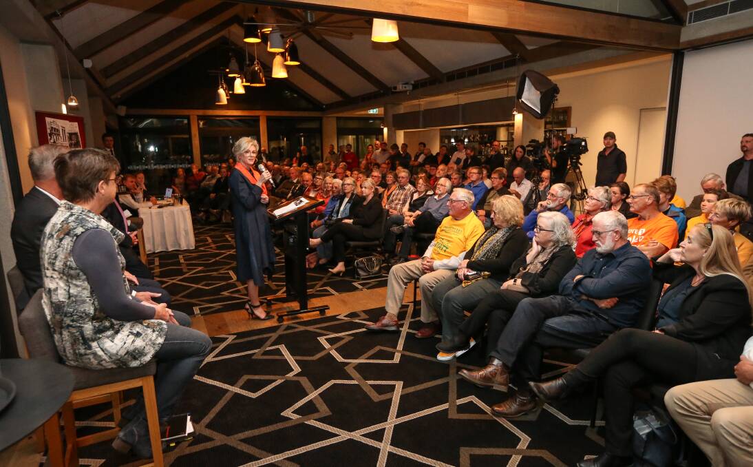 KEEN CROWD: Indi candidates address voters at last night's forum, hosted by The Border Mail. Pictures: JAMES WILTSHIRE