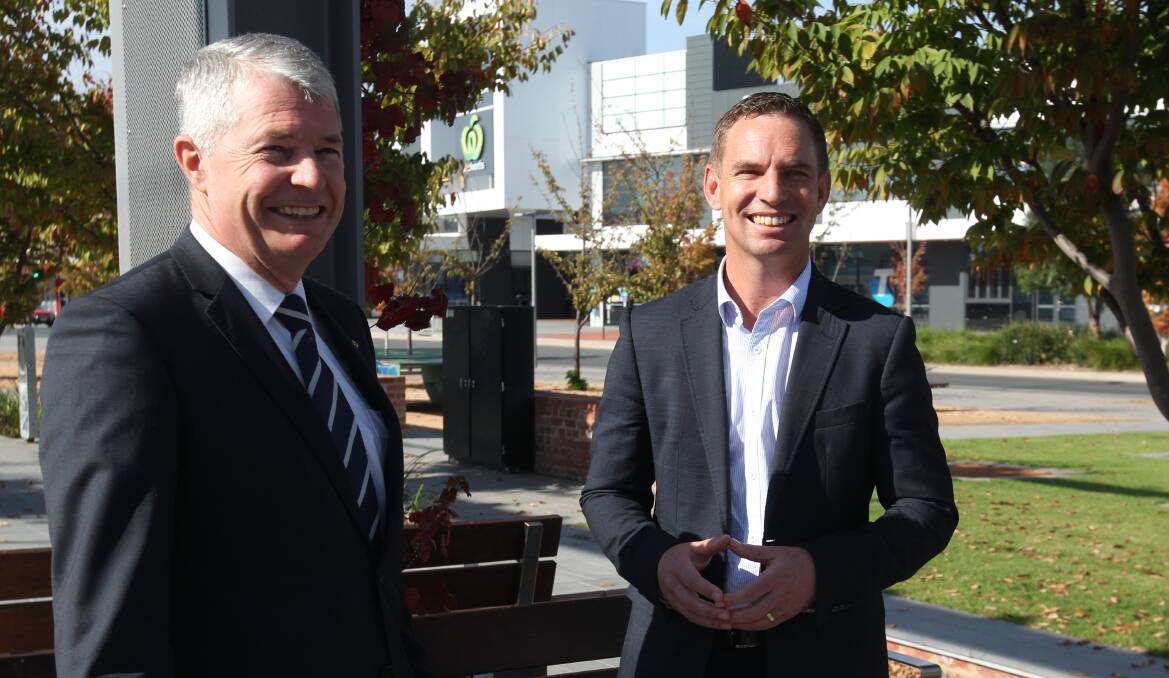 HIGH-RANKING VISITOR: Defence Assistant Minister David Fawcett and Liberal Party Indi candidate Steve Martin in Wodonga yesterday. Picture: SHANA MORGAN