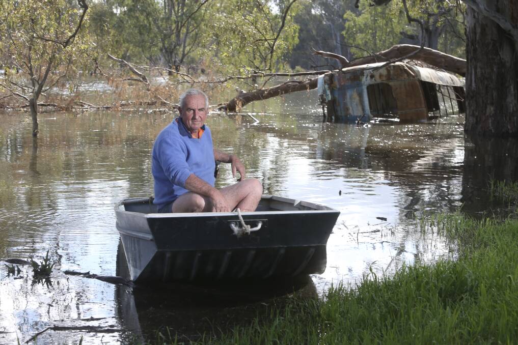 FLOODS ARE COMING: Corowa farmers and the caravan park are bracing for the worst when flood levels rise on Saturday. Pictures: ELENOR TEDENBORG